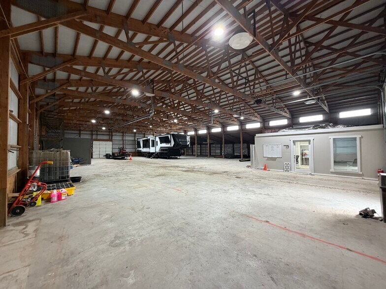 More Photos Of 21703 Admiral Pl, Catoosa Industrial For Lease