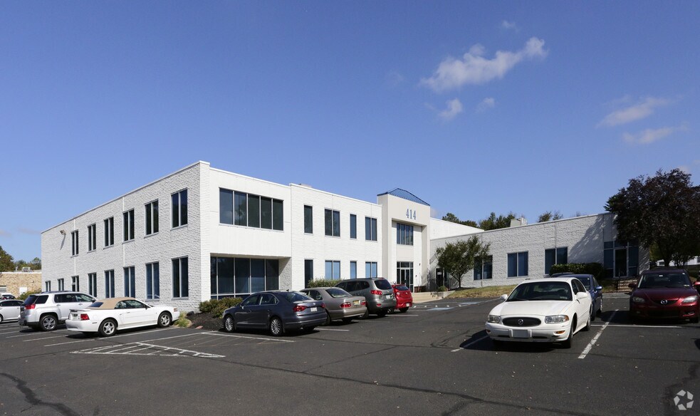 More Photos Of 414 Commerce Dr, Fort Washington Office For Lease