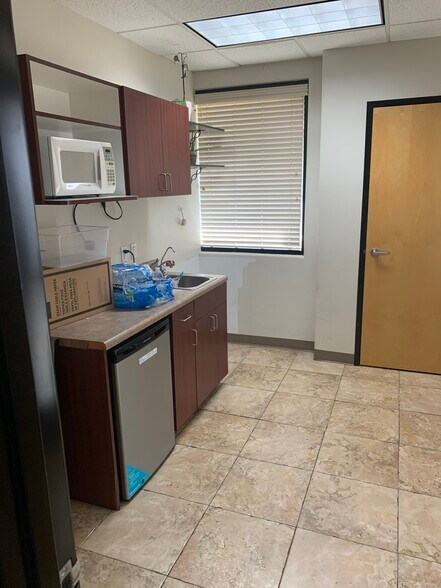 More Photos Of 936 W Chandler Blvd, Chandler Medical For Lease