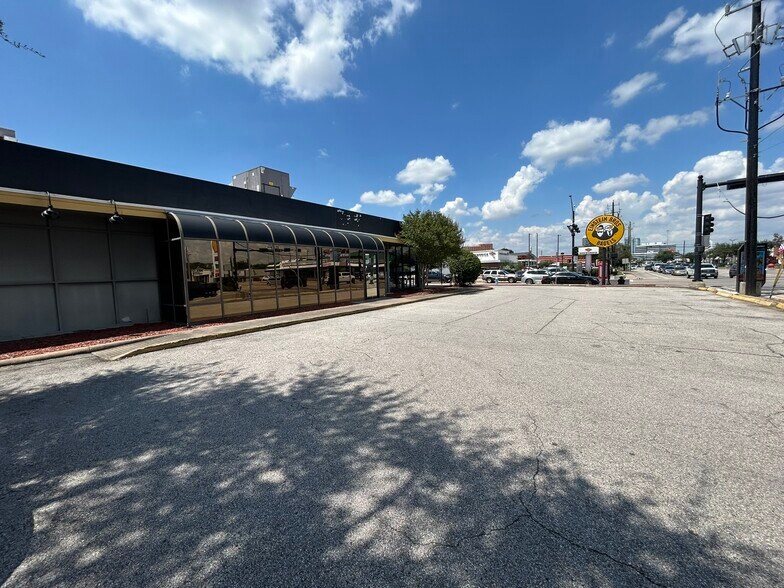 More Photos Of 5300 Kirby Dr, Houston Restaurant For Lease