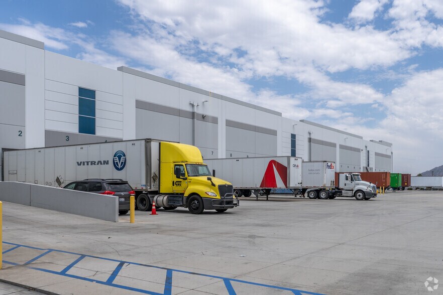 More Photos Of 131 Perry St, Perris Distribution For Lease