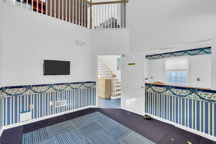 More Photos Of 613 Warren Ave, Spring Lake Office For Sale