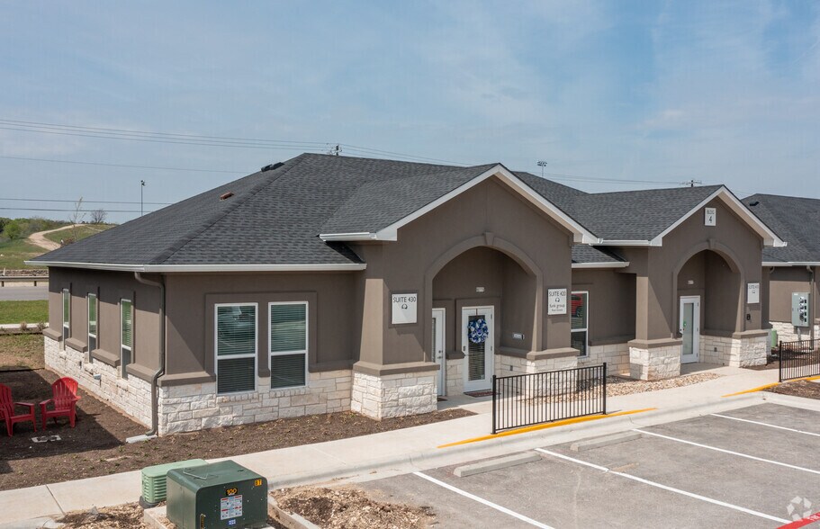 More Photos Of 660 S Bagdad Rd, Leander Office For Sale