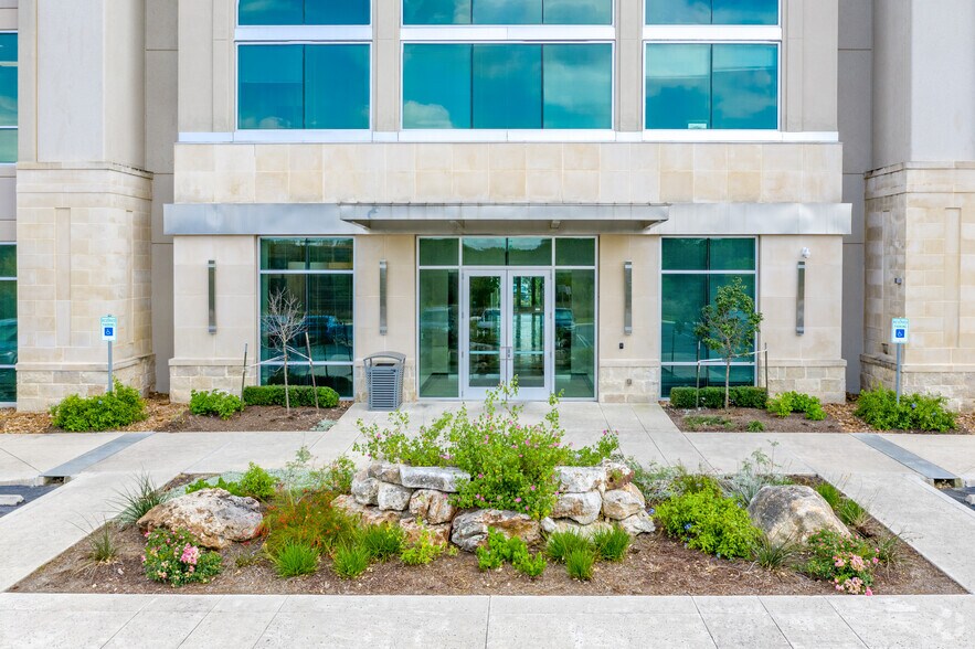 More Photos Of 4630 N Loop 1604 W, San Antonio Office For Lease