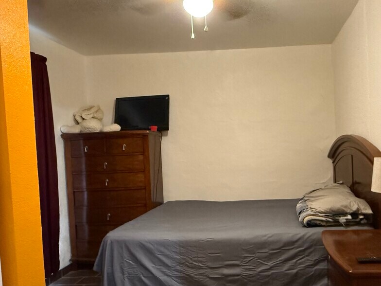 More Photos Of 5402 S Zarzamora St, San Antonio Restaurant For Sale
