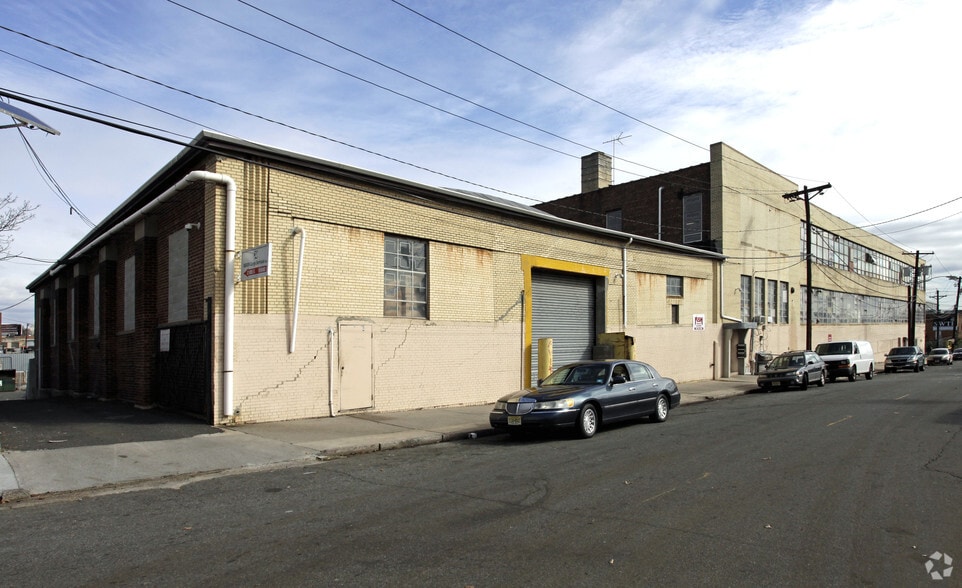 More Photos Of 32 Noble St, Newark Warehouse For Lease