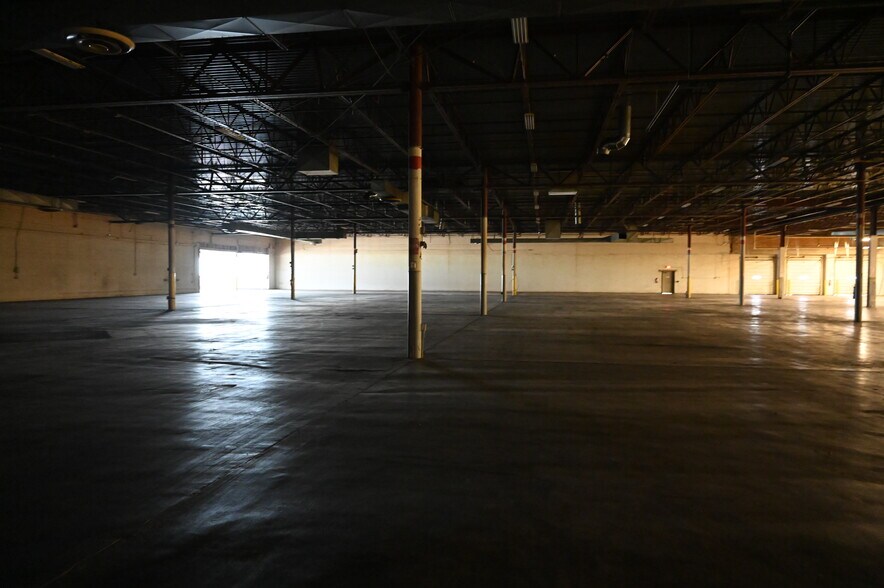 More Photos Of 2300 Claremont Ave, Ashland Freestanding For Lease