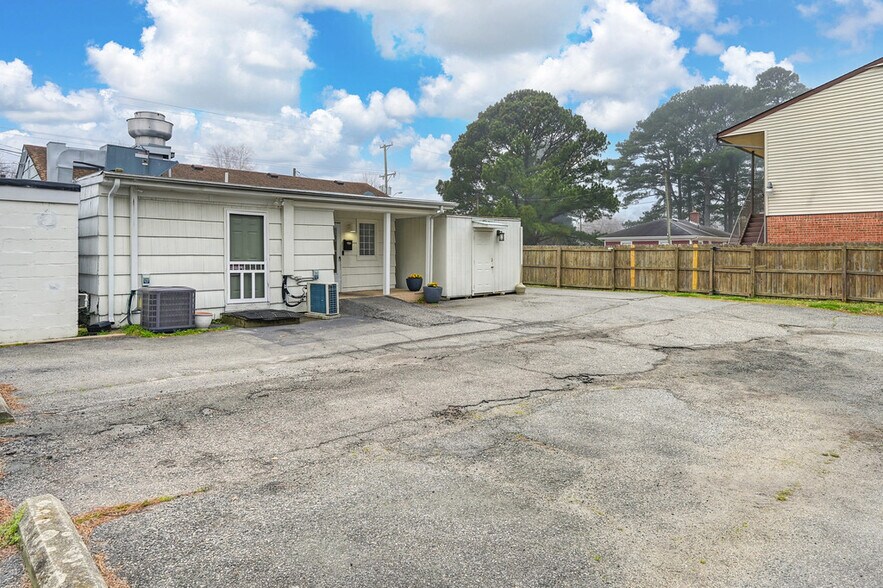 More Photos Of 1512 E Bayview Blvd, Norfolk Freestanding For Sale