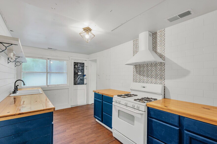 More Photos Of 1507 Sumner Ave, Charleston Office Residential For Sale