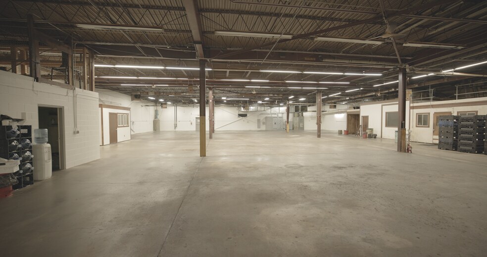 More Photos Of 10850 Hall Rd, Whitmore Lake Warehouse For Lease