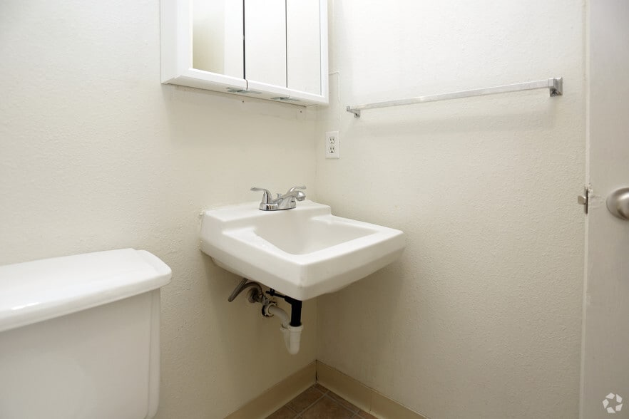 More Photos Of 2025 Jerry Murphy Rd, Pueblo Apartments For Sale