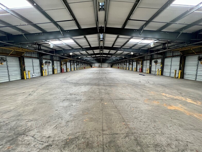 More Photos Of 5101 Village Creek Rd, Fort Worth Truck Terminal For Lease