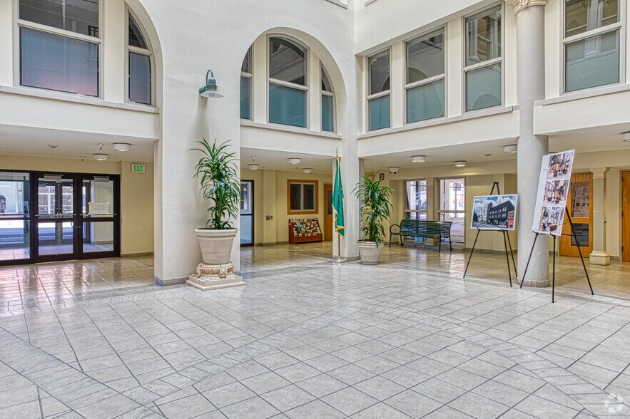 More Photos Of 950 Broadway, Tacoma Unknown For Lease