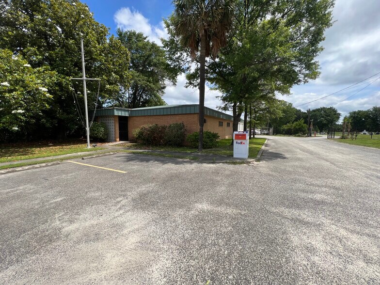More Photos Of 2728 Spruill Ave, North Charleston Industrial For Sale