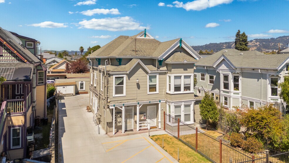 More Photos Of 1062 60th St, Oakland Apartments For Sale