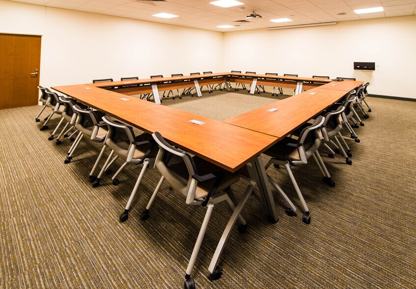 More Photos Of 300 Throckmorton St, Fort Worth Office For Sale