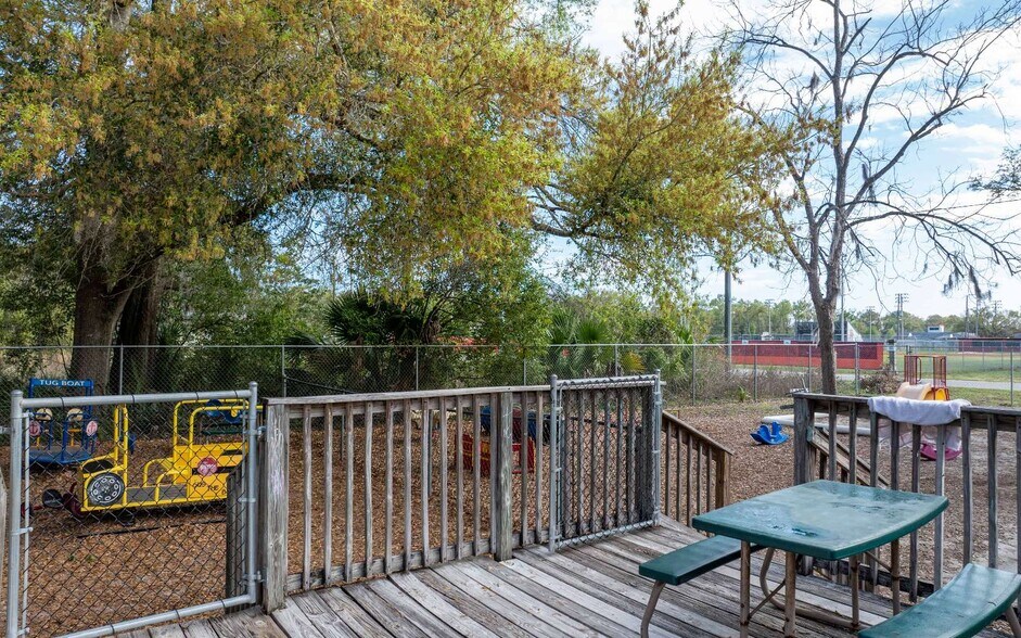 More Photos Of 311 NE Crawford St, Mayo Office For Sale