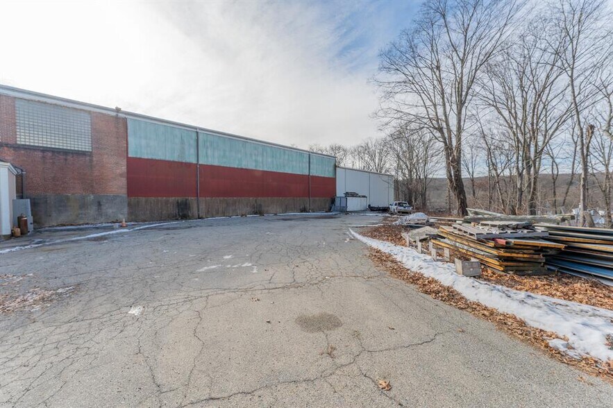 More Photos Of 30 Harris St, Putnam Warehouse For Sale