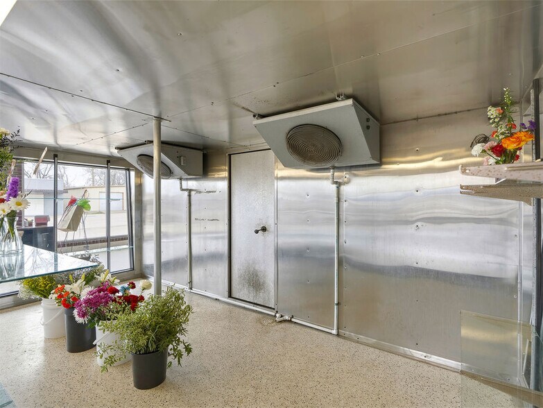 More Photos Of 530 N Mississippi Ave, Ada Freestanding For Sale