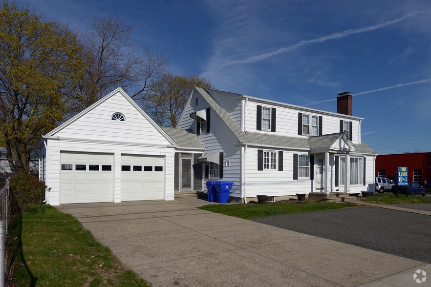 More Photos Of 24 Newport Ave, Pawtucket Office Residential For Sale