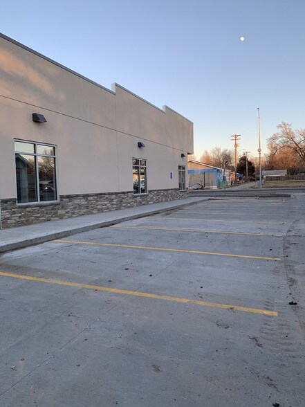 More Photos Of 1433 N 27th St, Lincoln Storefront Retail Office For Lease