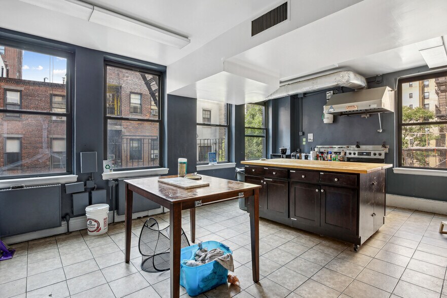 More Photos Of 236 W 72nd St, New York Office Residential For Sale