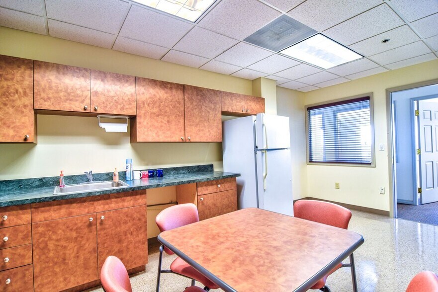 More Photos Of 1150 Cleveland St, Clearwater Office For Lease