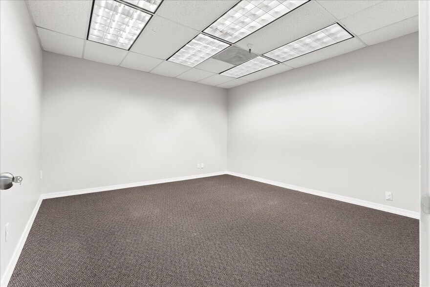 More Photos Of 2052 Prospector Ave, Park City Storefront Retail Office For Lease