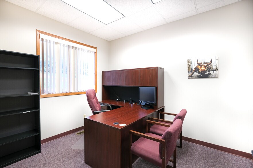More Photos Of 40 Good Counsel Dr, Mankato Office For Sale