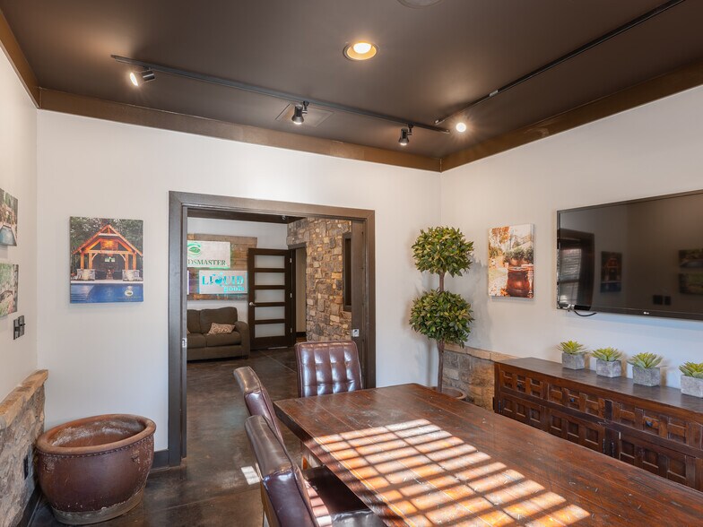 More Photos Of 1443 S Batesville Rd, Greer Showroom For Lease