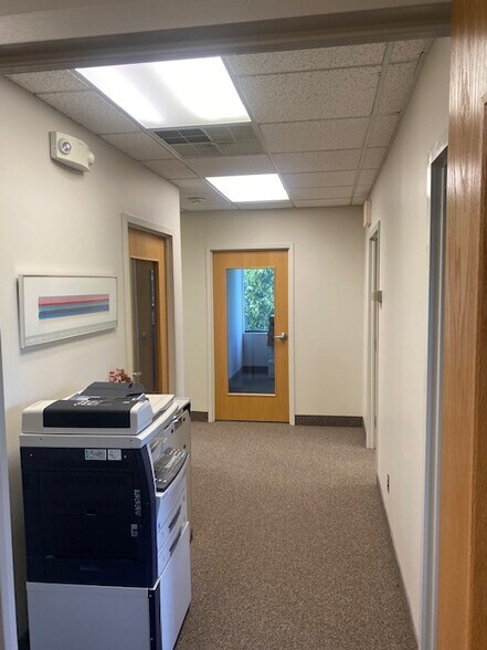 More Photos Of 20 Walnut St, Wellesley Office For Lease
