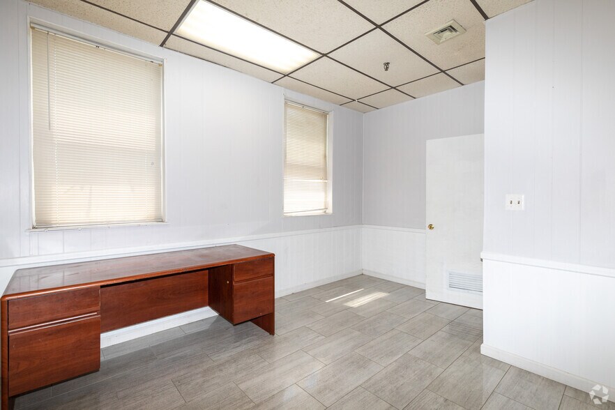 More Photos Of 3 Cass St, Keyport Warehouse For Lease