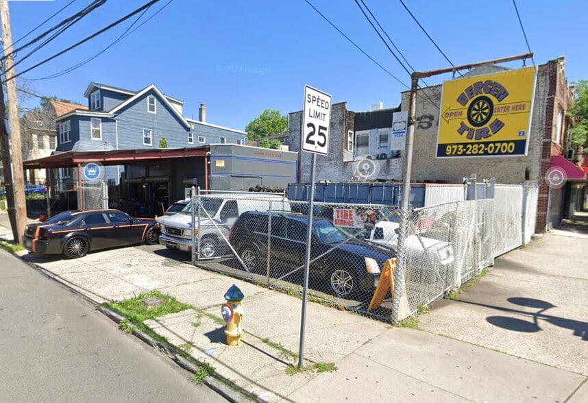Primary Photo Of 973 Bergen St, Newark Auto Repair For Sale