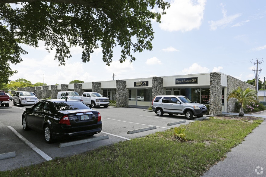 Primary Photo Of 1068-1090 6th Ave N, Naples Office For Sale