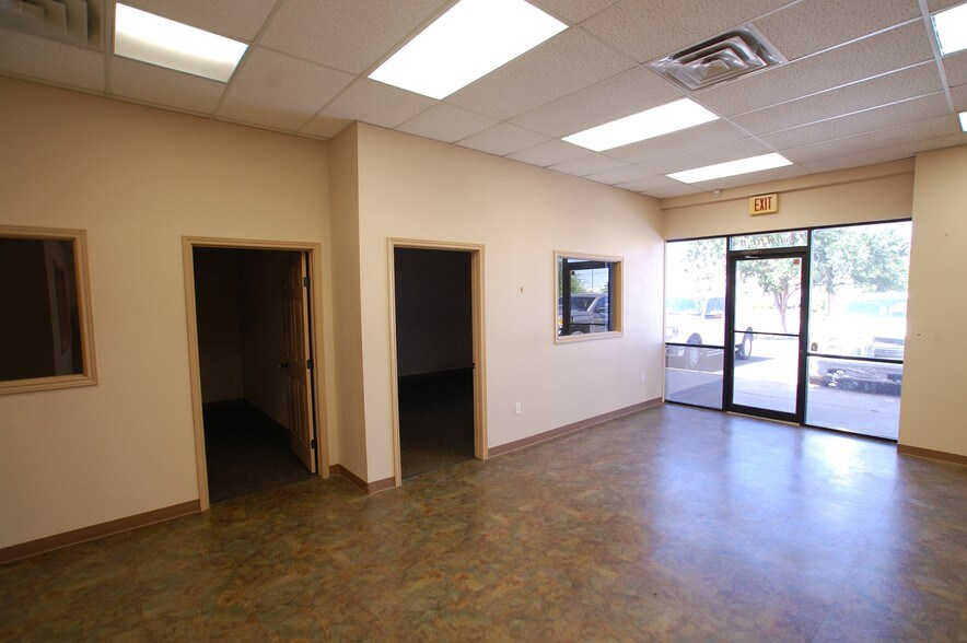 More Photos Of 6101 43rd St, Lubbock Storefront For Lease