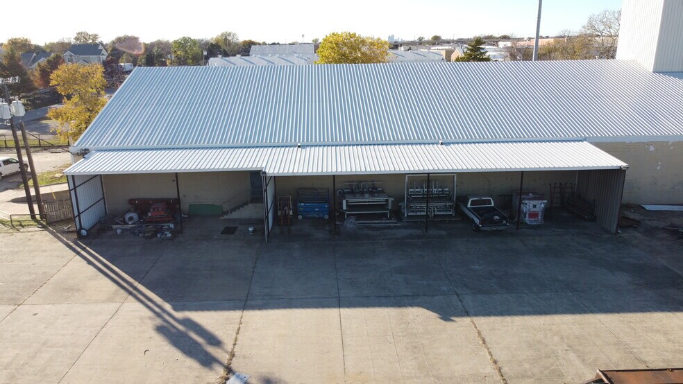 More Photos Of 8331 Hoyle Ave, Dallas Distribution For Sale