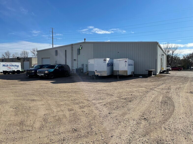 More Photos Of 701 E 48th St N, Sioux Falls Service For Sale