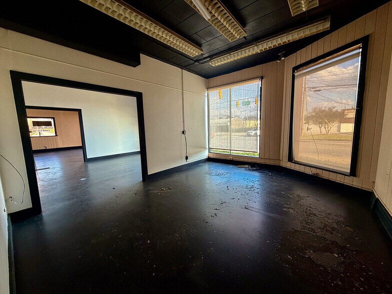 More Photos Of 1508 2nd Ave, Opelika Flex For Lease