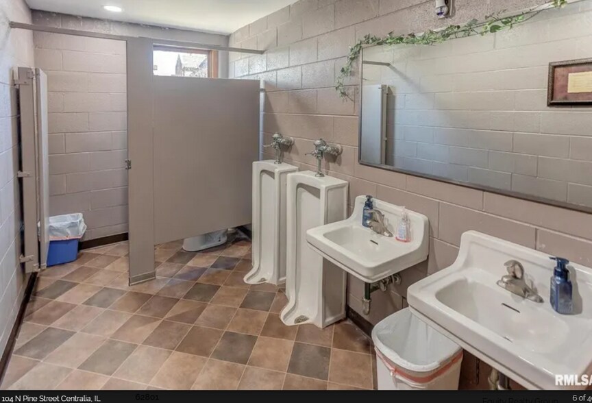 More Photos Of 104 N Pine St, Centralia Religious Facility For Sale