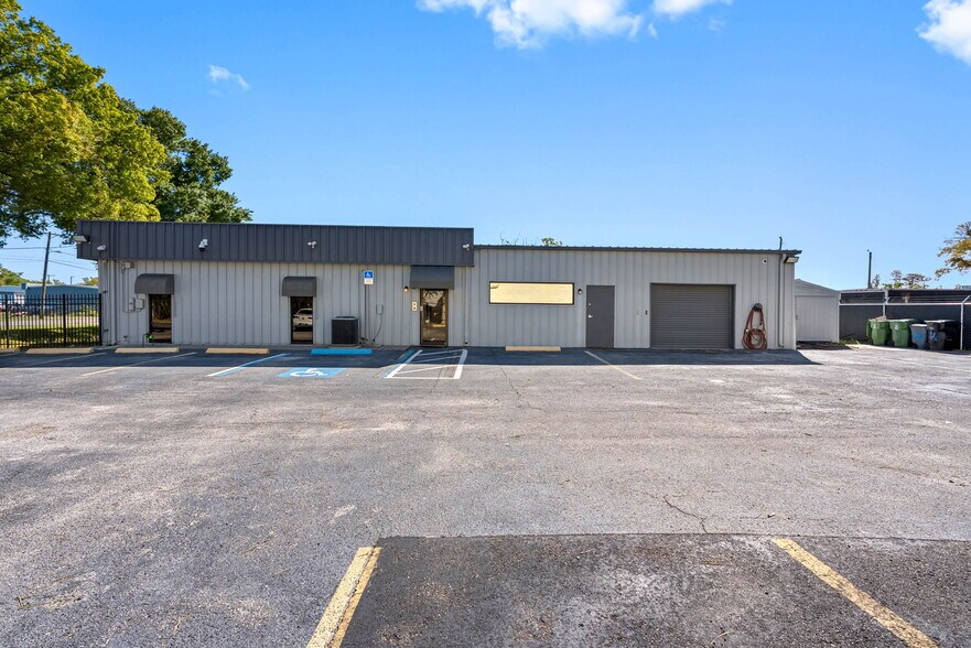 More Photos Of 4412 W Osborne Ave, Tampa Light Distribution For Lease