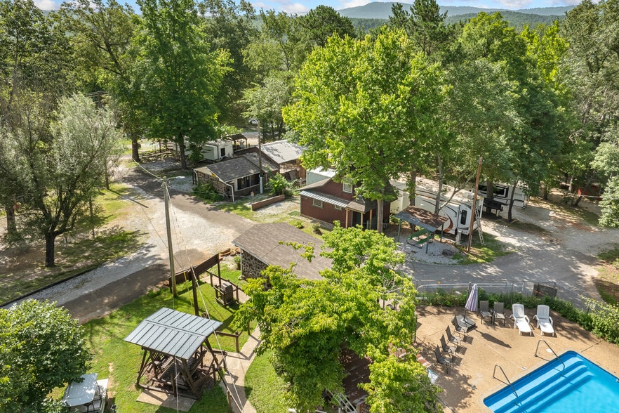 More Photos Of 621 Court St, Jasper Trailer Camper Park For Sale