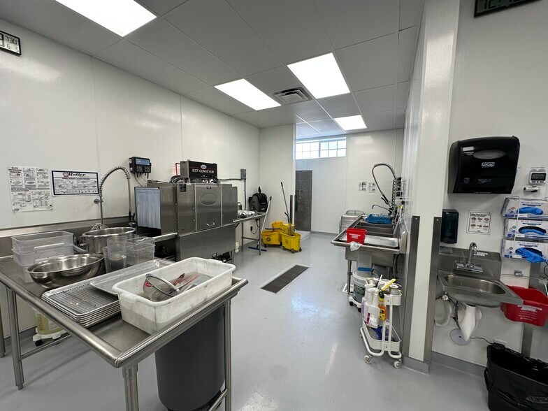 More Photos Of 590 N Main St, Leeds Manufacturing For Sale