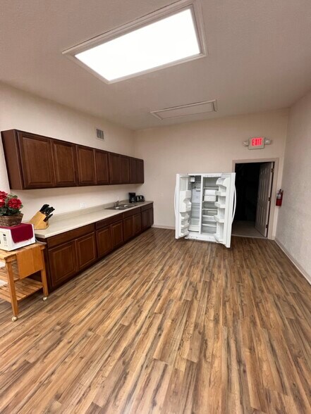 More Photos Of 360 Old Sanford Oviedo Rd, Winter Springs Manufacturing For Lease
