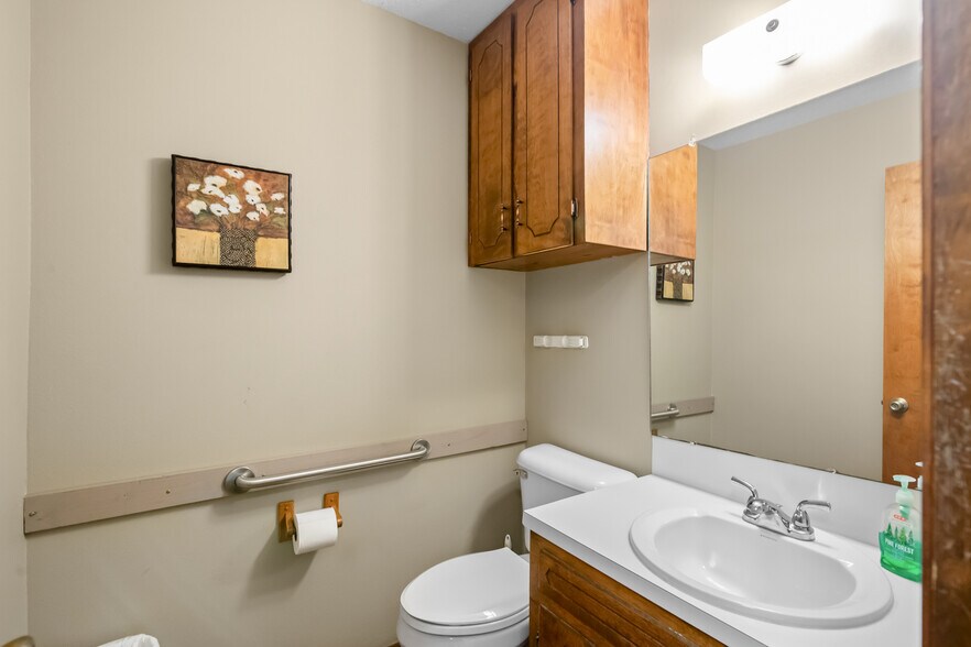 More Photos Of 1001 E Airline Rd, Victoria Office For Sale