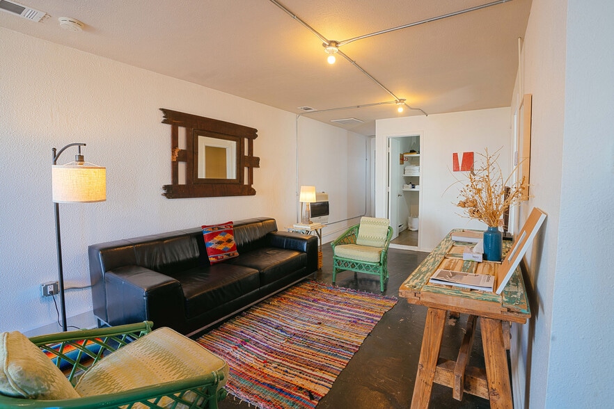 More Photos Of 200 E San Antonio St, Marfa Storefront Retail Residential For Sale