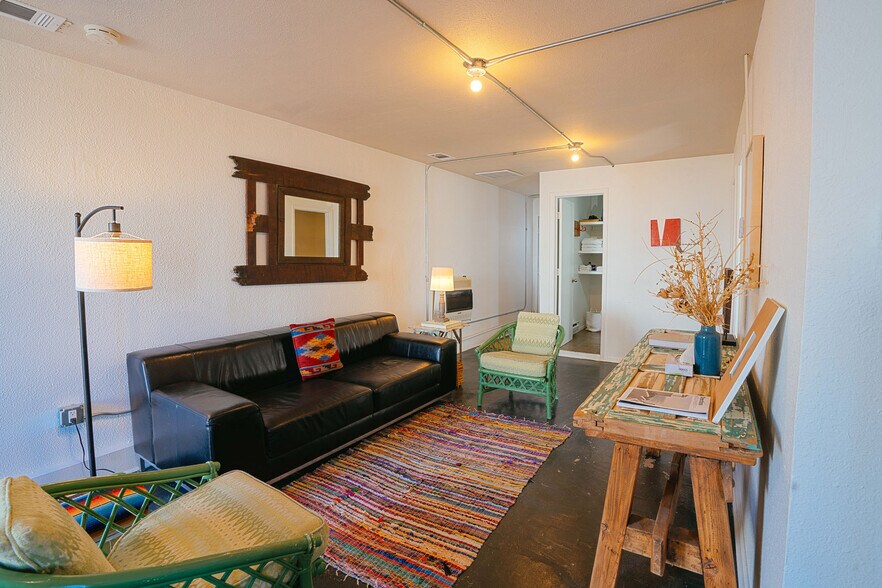 More Photos Of 200 E San Antonio St, Marfa Hospitality For Sale