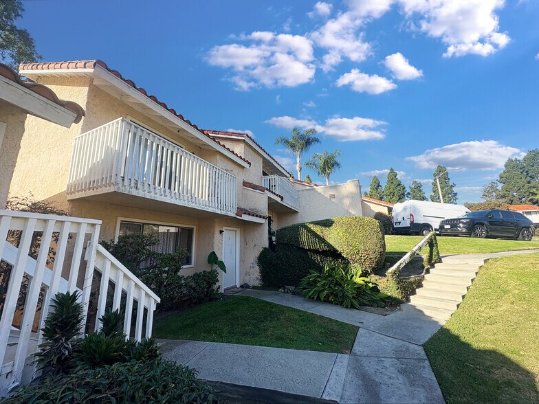 More Photos Of 17172 Harbor Bluffs Cir, Huntington Beach Apartments For Sale