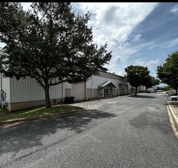 More Photos Of 4329 W Pensacola St, Tallahassee Warehouse For Lease