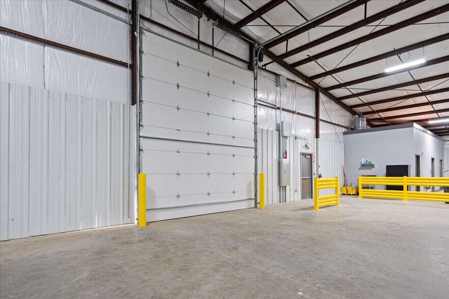 More Photos Of 223 W Pearl St, Lamar Industrial For Sale