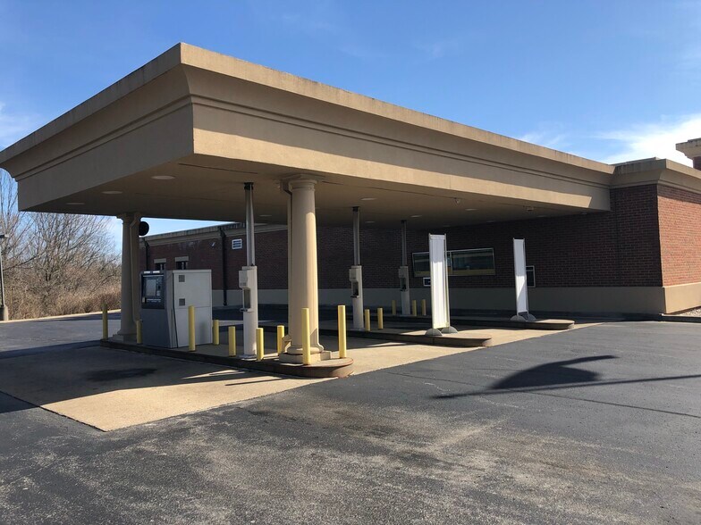 More Photos Of 201 Limestone St, Frankfort Bank For Lease